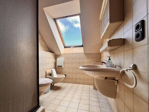 Haupthaus -Dachgeschoss - Bad… - 