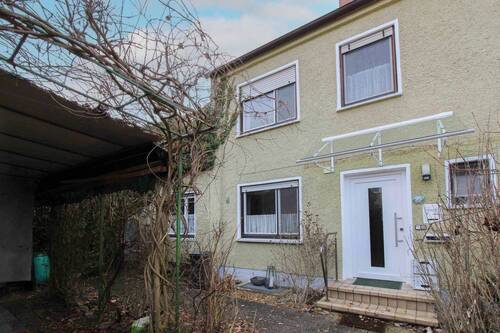 Außenansicht - Reiheneckhaus mit Gestaltungsmöglichkeit und Potenzial in ruhiger Lage von Vöhringen