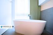Freistehende Badewanne - Terrassenwohnung mit 100,00 m&sup2; in Zirndorf zum Kaufen