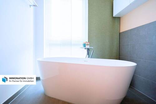 Freistehende Badewanne - Terrassenwohnung mit 100,00 m&sup2; in Zirndorf zum Kaufen