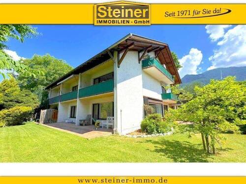 Blick auf das Grundstück - Eck-Grundstück mit ca. 1024 m², mit Altbestand Haus mit 11 Wohnungen Garage