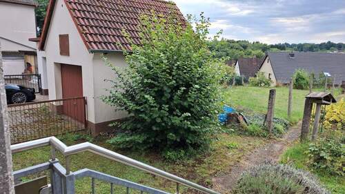 Blick zu Garage - 