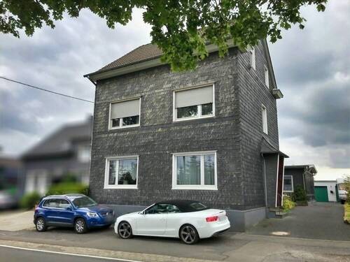 Hauptgebäude - Mehrfamilienhaus + Bungalow auf großem Grundstück