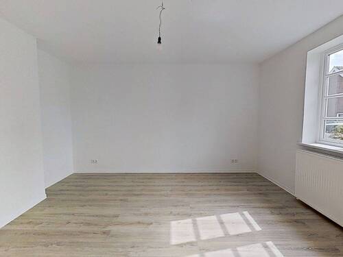Ansicht I: Wohnzimmer - Ein perfektes Zuhause für eine Familie: Moderne 4-Zimmer-Maisonettewohnung mit Terrasse&Garten