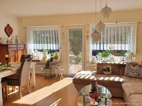 Sonniges Wohnzimmer - 