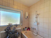 Bad mit Badewanne - 