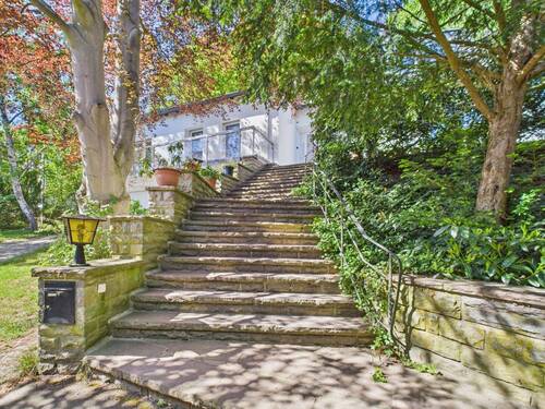Treppe - Viel Haus für wenig Geld - 1.828 €m² in Traumlage!