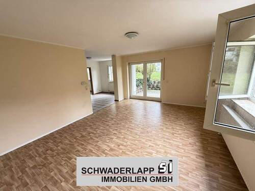 Wohnzimmer - Charmante 2-ZKB-Wohnung mit Terrasse in Marienrachdorf