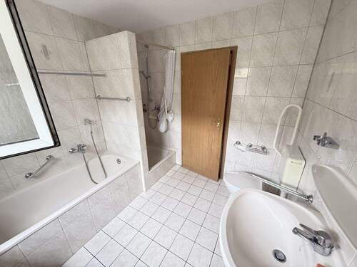 Badezimmer - Etagenwohnung mit 72,00 m&sup2; in Marienrachdorf zur Miete