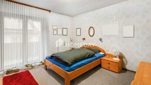 1. OG Schlafzimmer 1 - 