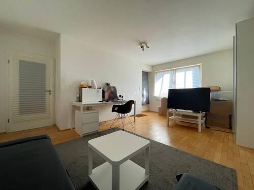 Wohnzimmer - 2 Zimmer Etagenwohnung in Hannover