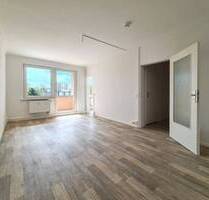 Renovierte, helle Balkonwohnung mit Ausblick, auf Wunsch mit Stellplatz - Freiberg