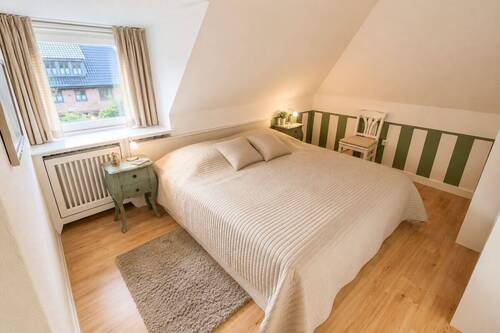 Eines von drei Schlafzimmer im Dachgeschoss - 