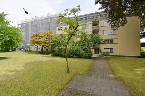 Hausansicht - Zentral und seenah gelegene 2-Zimmer-Wohnung mit Balkon und Aufzug in Petershausen-Ost