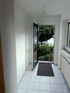 Der Flur-Eingangsbereich.jpg - 'Haus im Haus'! Helle 2,5 Zimmer Whg. mit eigenem Eingang & Freisitz in guter Lage von Trebur!