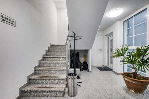 Treppenhaus EG - Büro zum Kaufen in Jugenheim in Rheinhessen