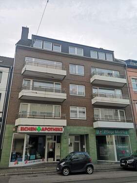 Ansicht Front.jpg - Helle gemütliche 3 Zi. Wohnung im Dachgeschoss in zentraler Lage