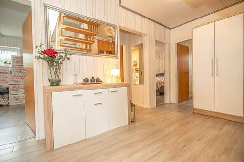 Diele - 7 Zimmer Einfamilienhaus zum Kaufen in Oldenburg