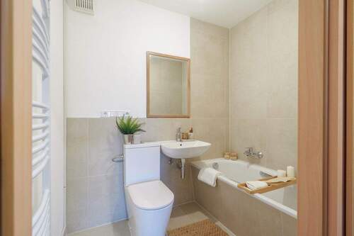 Badezimmer - Etagenwohnung mit 66,60 m&sup2; in Dresden zum Kaufen