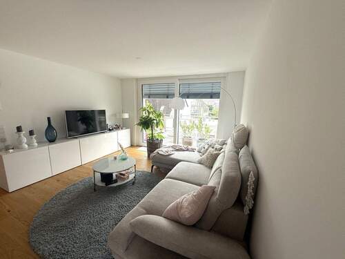 Wohnzimmer - + Penthousewohnung mit Dachterrasse in Illertissen +