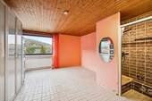 Vielseitig nutzbares Zimmer mit separater Dusche - 