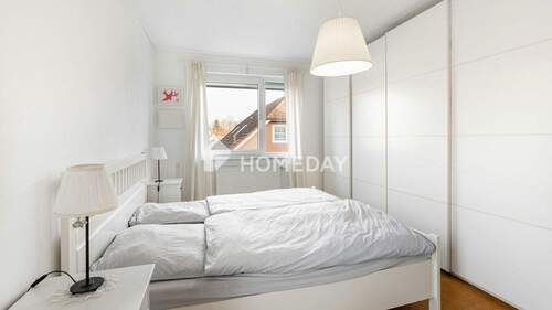 1. OG Schlafzimmer 1 - 