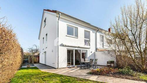 Außenansicht 2 - Modernes EFH in Altgarbsen: Effizienzhaus (Klasse A) mit PV, Stellplätzen und Garten in ruhiger Lage