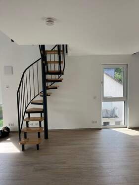 Treppe - 2 Zimmer Etagenwohnung in Siegburg