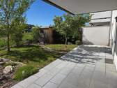 Terrasse mit Gartenhaus - 