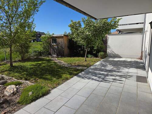 Terrasse mit Gartenhaus - 