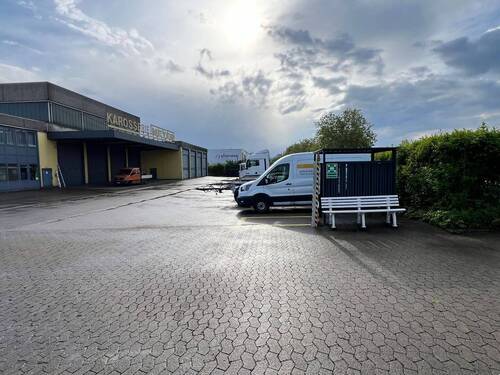 Büro und Eingangsbereich - 