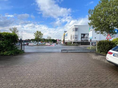 Hauptzufahrt - 