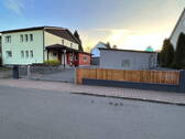 Vorderansicht Haus - RESERVIERT! Leben u. Arbeiten vereint. Provisionsfreie DHH energetisch saniert6 GaragenWerkstatt