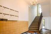 Treppenhaus EG - 4 Zimmer Etagenwohnung zum Kaufen in Köln