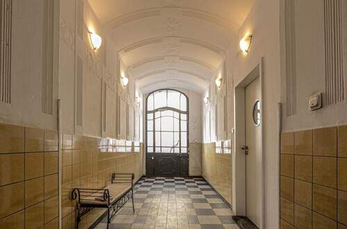 Hauseingang Innen - 4 Zimmer Etagenwohnung in Köln