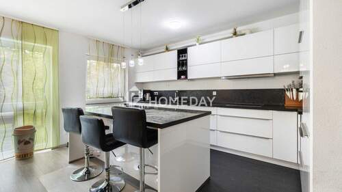 Küche 1 - Neuwertige 4-Zimmer-Gartenwohnung mit Townhouse-Feeling, Kamin und verschließbarem TG-Stellplatz