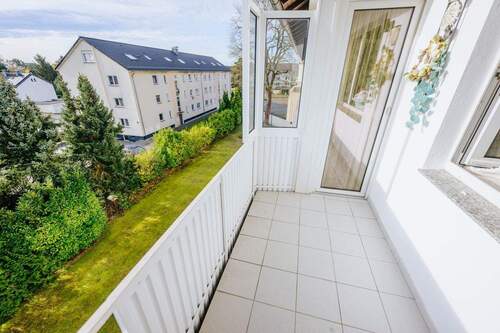 Loggia mit Blick ins Grün - 