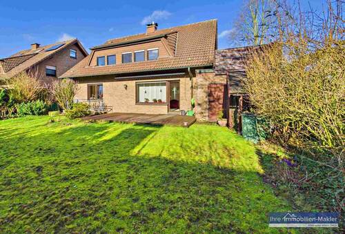 Ansicht Haus Garten - 8 Zimmer Einfamilienhaus zum Kaufen in Waltrop