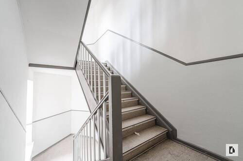 Treppenhaus - Etagenwohnung mit 38,00 m&sup2; in Düsseldorf zur Miete