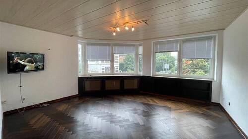 Wohnraum mit Massivholzparkett - 3 Zimmer Einfamilienhaus zum Kaufen in Düsseldorf