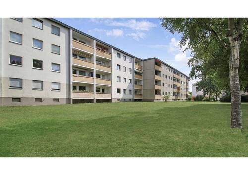 Hausansicht - Bezugsfreie, 3-Zimmer-Wohnung in Spandau - Falkenhagener Feld