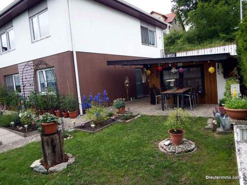 Hausansicht - 6 Zimmer Einfamilienhaus zum Kaufen in Lonnerstadt