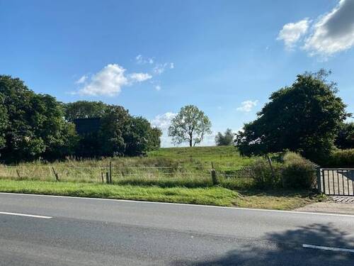 Blick von der Straße - Bremen Strom, Baugrundstück mit unverbaubarem Fernblick Baugenehmigung für Doppelhaus und Einzelhaus