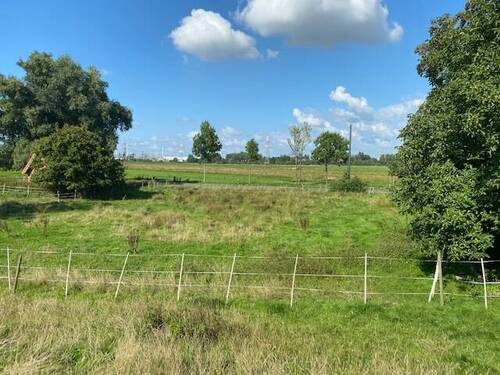Blick vom Deich zur Straße - Grundstück zum Kaufen in Bremen