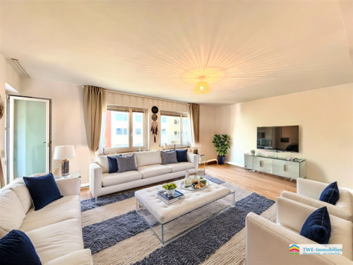 Wohnzimmer - Stilvolle 3-Zimmer-Wohnung mit Balkon - Ihr neues Zuhause in ruhiger, zentraler Lage