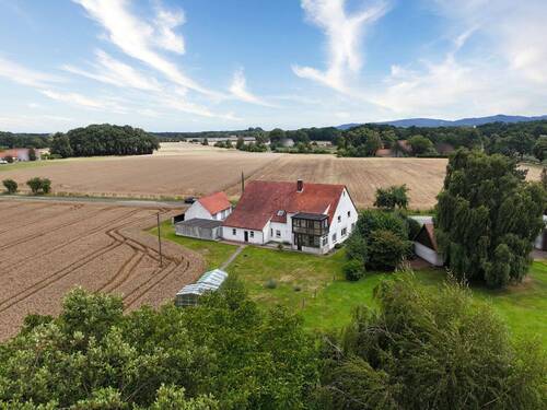 Hausansicht hinten - Großes Landhaus mit Garten und Platz für Familie & Vierbeiner