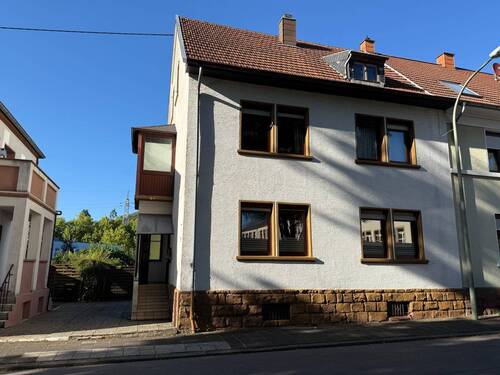 Strassenansicht - DHH in zentraler Stadtlage von Merzig!