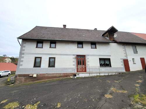 1. Aussenansichten (2) - Resthof in Elvershausen. Im EG einziehen und das OG weiter sanieren.