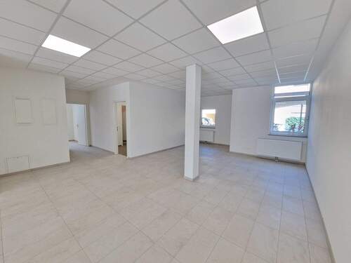 Büro 1 - Gewerbefläche im Neufahrner Zentrum