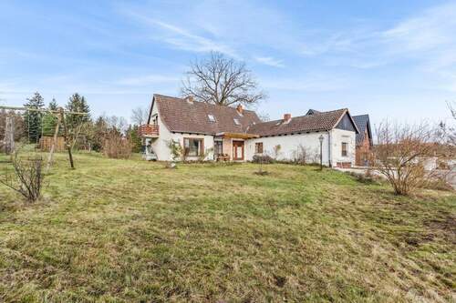 Hausansicht - Ihr Rückzugsort im Grünen - Einfamilienhaus mit viel Platz & Ruhe